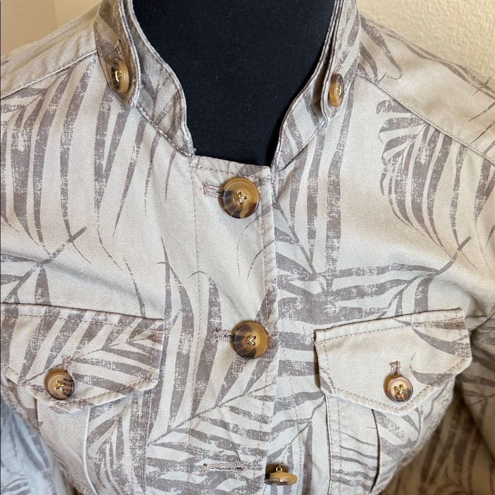 White House Black Market Beige Leaf Utility Jacket size 2P